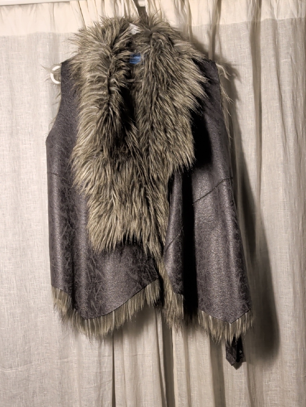 Simply Vera Vera Wang Mottled Taupe and Charcoal Faux Fur Vest